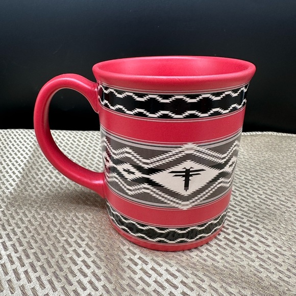 Pendleton Red and Black Patterned Mug - Picture 4 of 6